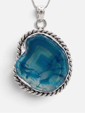 VINTAGE BLUE LACE AGATE NECKLACE